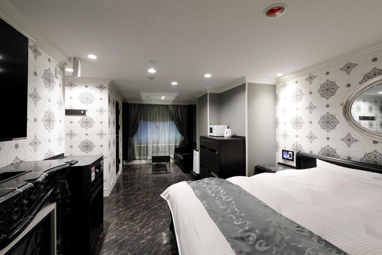 Hotel きまぐれ貴族 春日店 Kiyosu Buitenkant foto